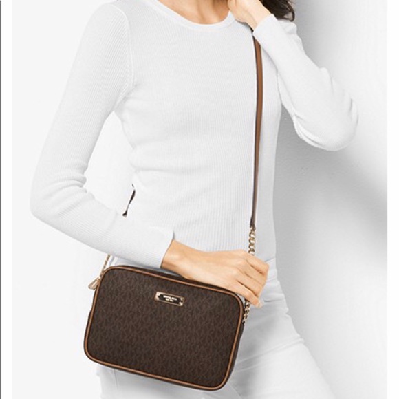 Michael Kors Handbags - ⭐️⭐️ Michael Kors Jet Set Travel Logo Crossbody⭐️